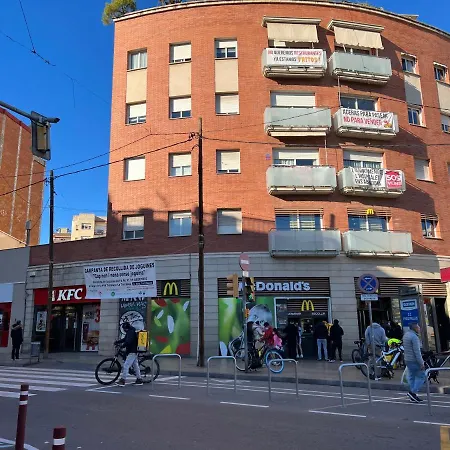 New Camp Nou Apartment/diret Airport,beautiful Daire