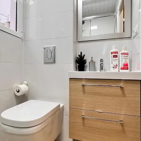 New Camp Nou Apartment/diret Airport,beautiful Apartament