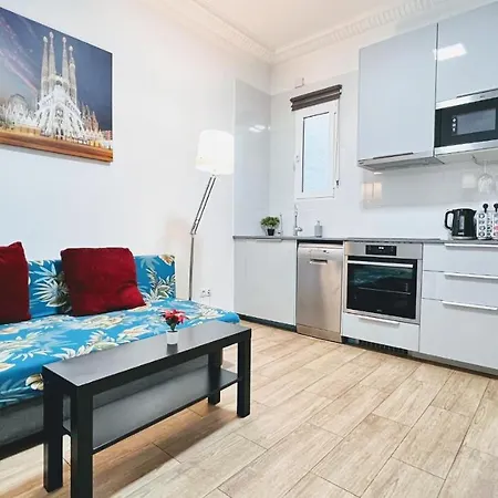 New Camp Nou Apartment/diret Airport,beautiful Apartament